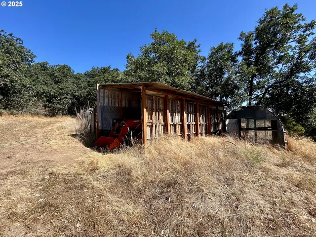 $325,000 | 6520 7 Mile Hill Road, The Dalles, OR 97058