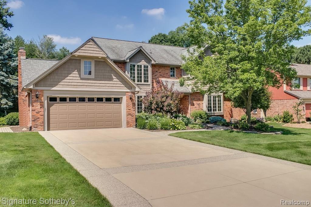 925 Stanford Circle Rochester Hills, MI 48309 - Photo 1 of 45