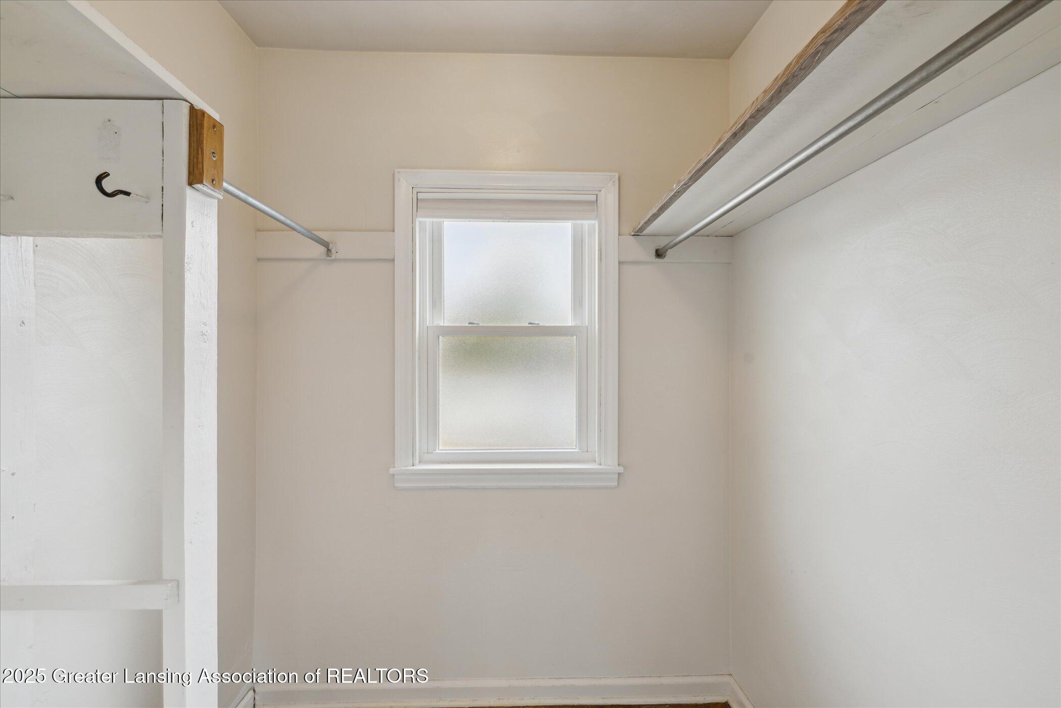 428 East Miller Road Lansing, MI 48911 - Photo 22 of 41 22-428-E-Miller-Rd-Lansing-MI-48911-Wind