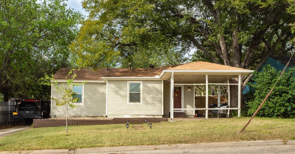 1605 Montrose Drive, River Oaks, TX 76114 Compass