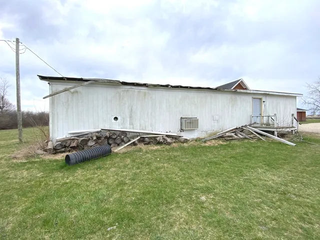 a view of an outdoor space