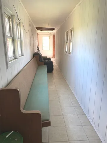 a view of a wall with an empty space