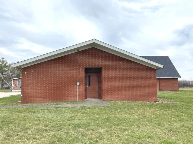 a view of outdoor space with mountain view