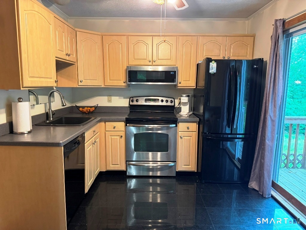 102 Potuccos Ring Road Wolcott, CT 06716 - Photo 8 of 26 Kitchen