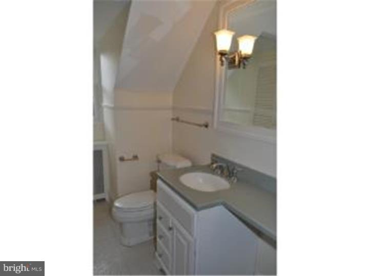 2315 Ridgeway Road Wilmington, DE 19805 - Photo 21 of 25 Bathroom