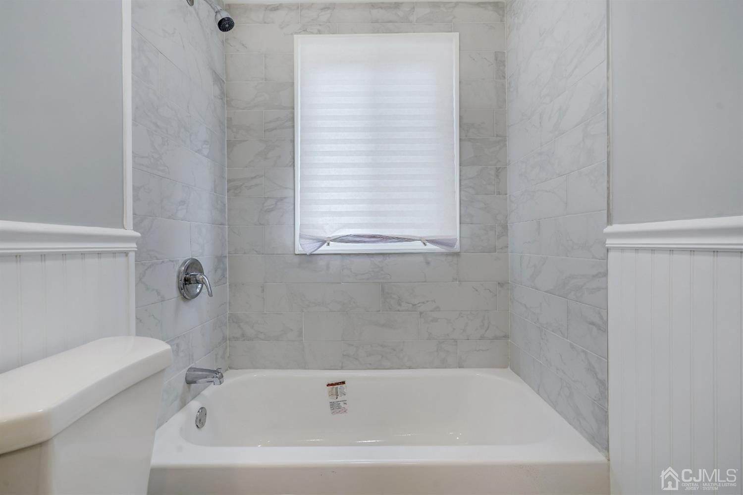 465 Inman Avenue Colonia, NJ 07067 - Photo 14 of 27 Gallery Image 14