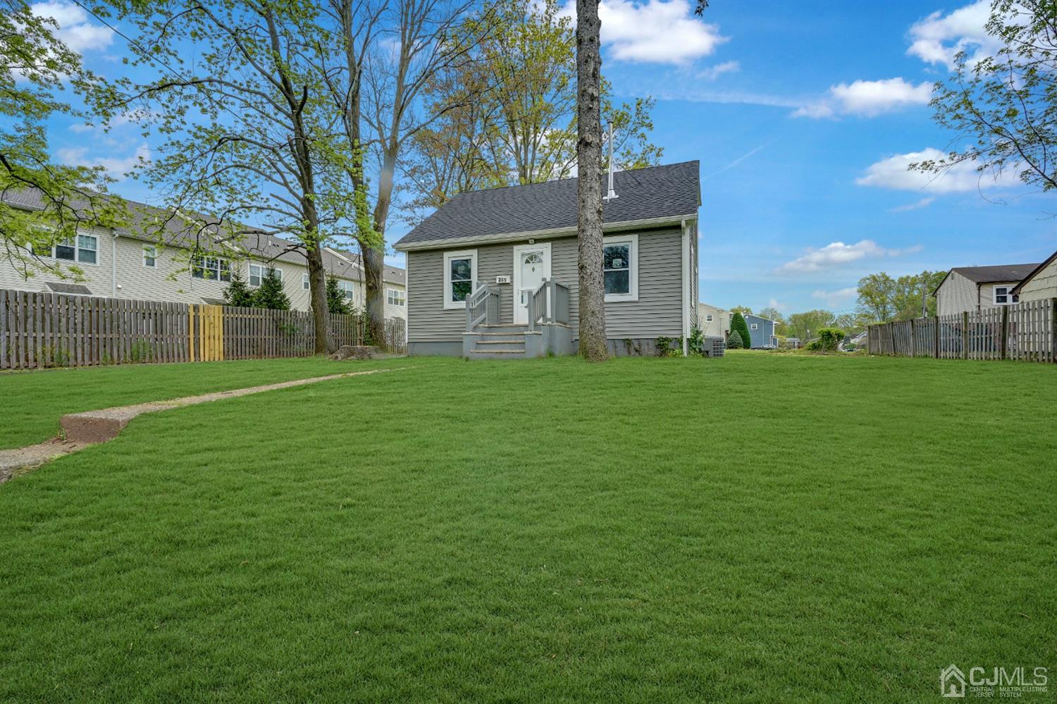 465 Inman Avenue Colonia, NJ 07067 - Photo 4 of 27 Gallery Image 4