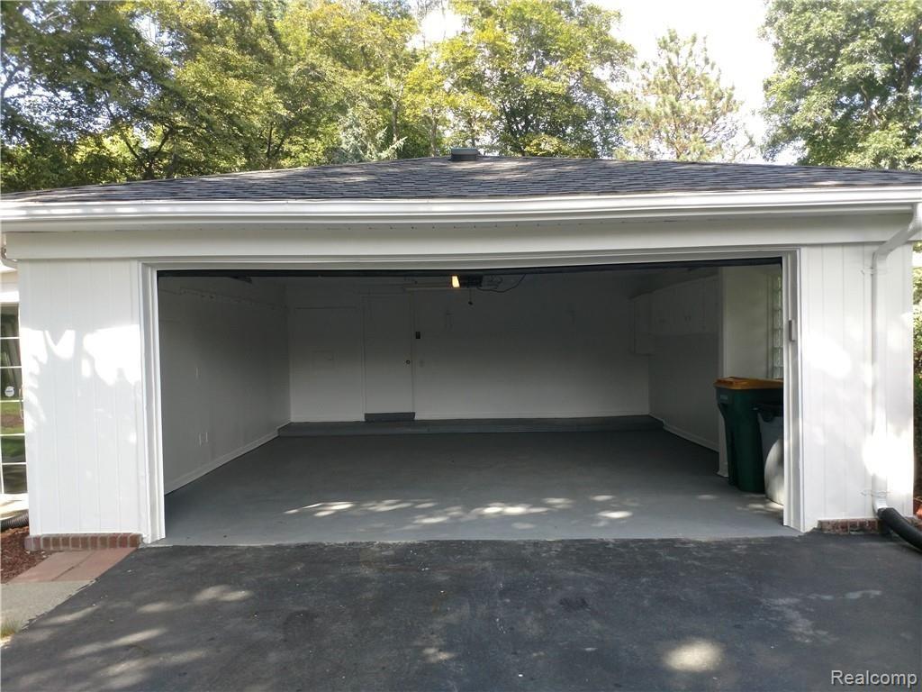 28241 Quail Hollow Road Farmington Hills, MI 48331 - Photo 3 of 21