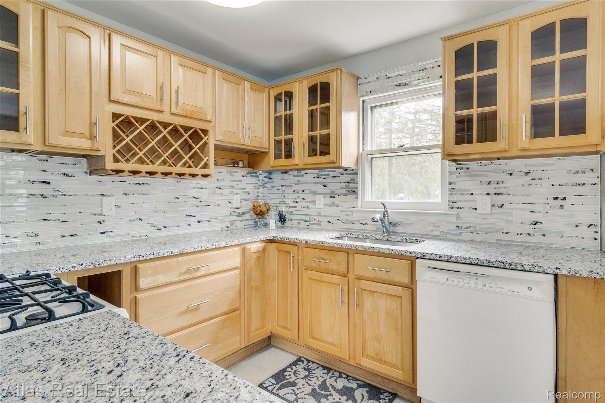 4266 North Belsay Road Flint, MI 48506 - Photo 19 of 32 Interiors (7 of 20).jpg