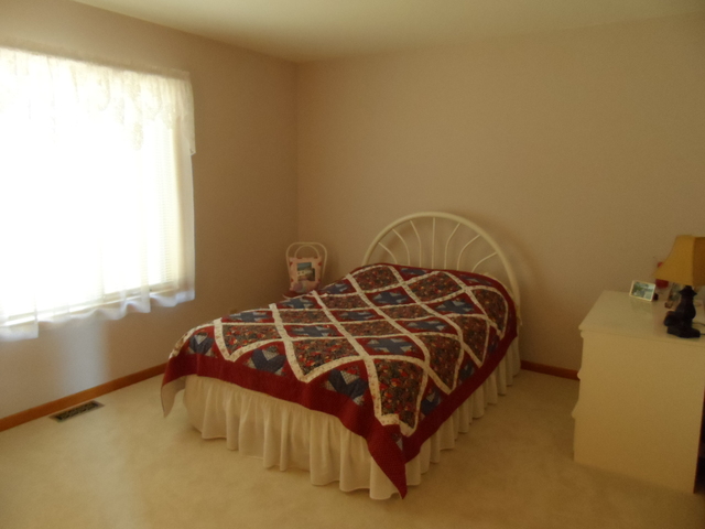 214 Florence Road Inverness, IL 60010 - Photo 13 of 25