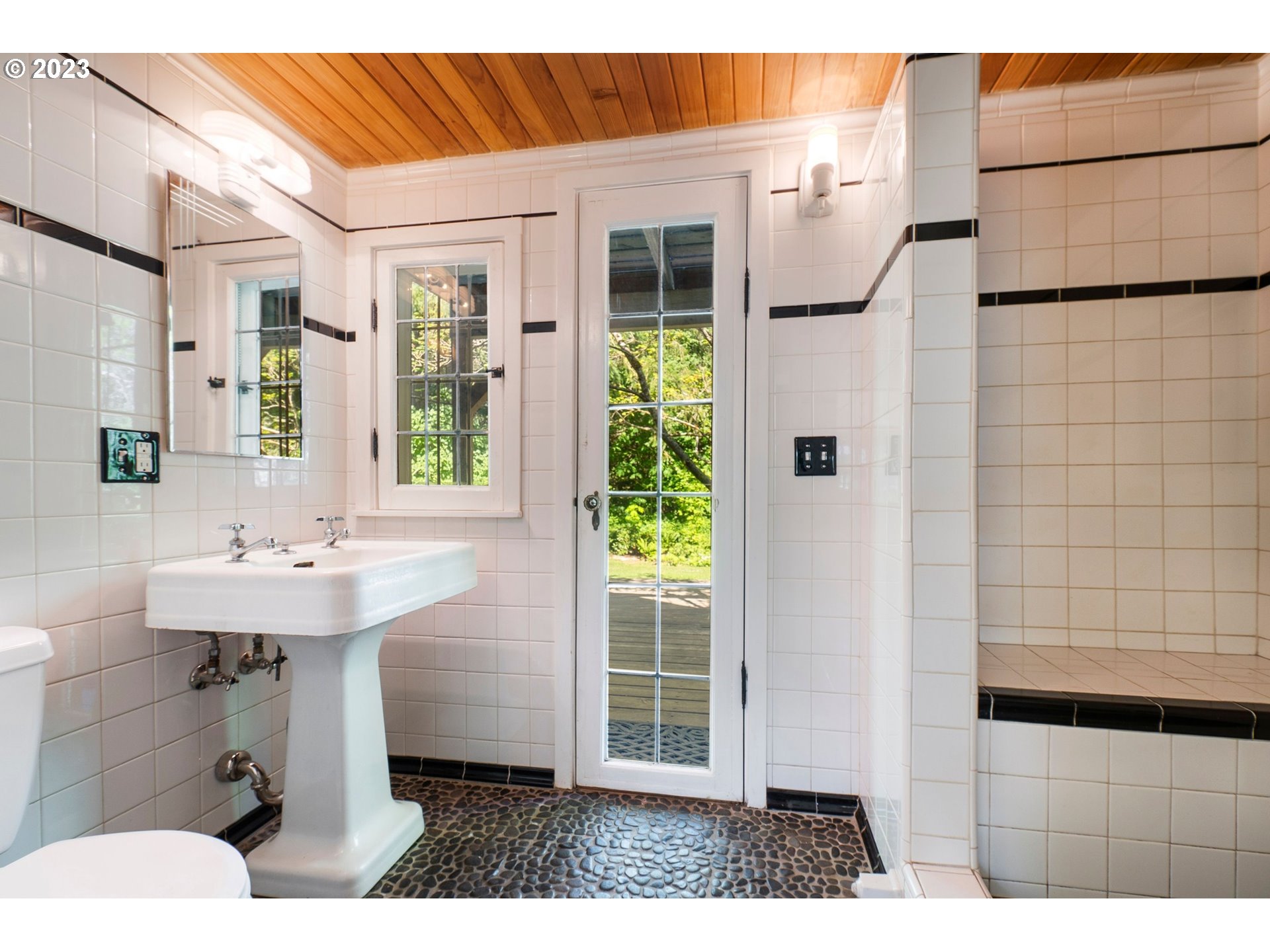 141 Cannavinna Road Carson, WA 98610 - Photo 22 of 48 Bathroom