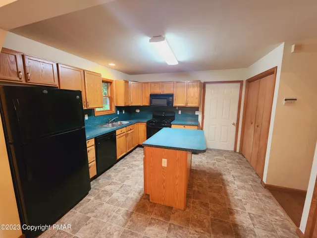 $1,850 | 5 Lenape Drive, East Stroudsburg, PA 18302