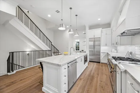 $1,299,000 | 20 Crain Sq Boulevard, Houston, TX 77025
