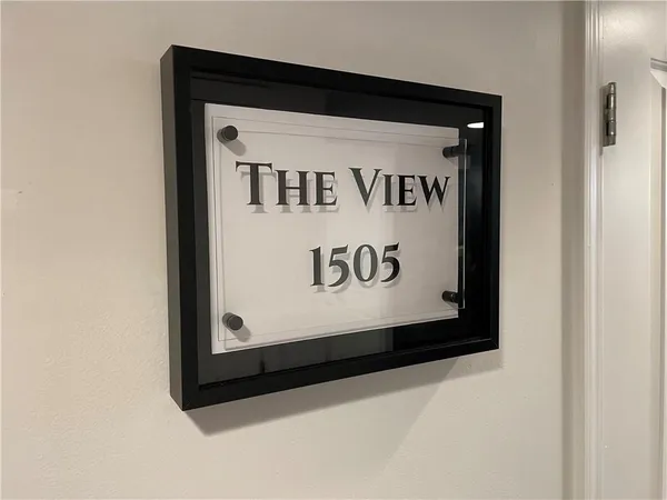 $379,900 | 600 Admiral Boulevard, Unit 1505, Kansas City, MO 64106