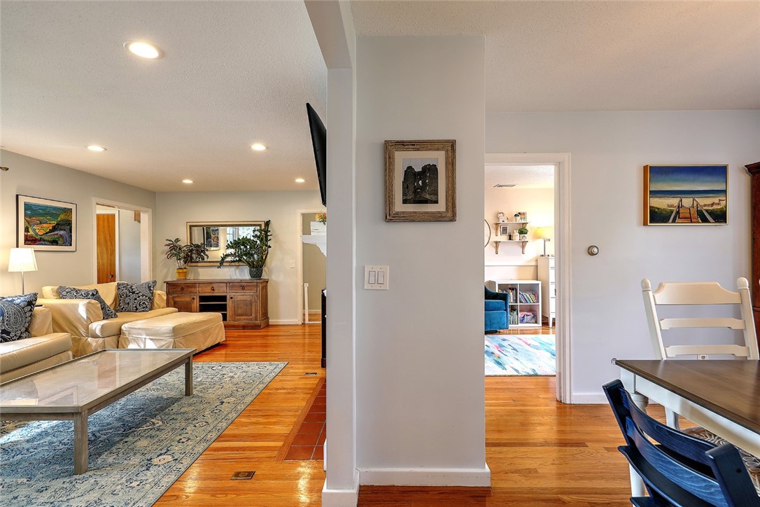 65 Beech Tree Road East Providence, RI 02916 - Photo 8 of 31 Gallery Image 8