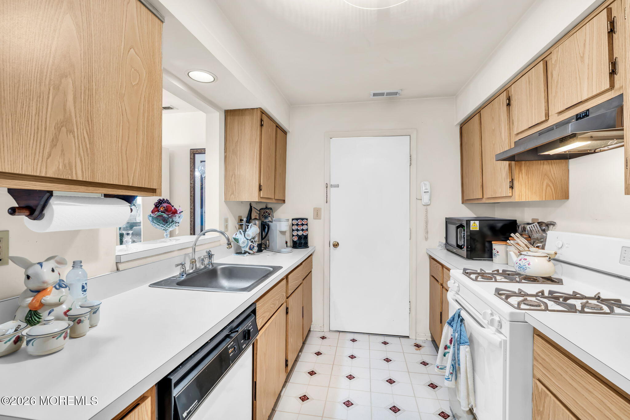 11 Racquet Road Wall, NJ 07719 - Photo 10 of 15 11-web-or-mls-DSC09794