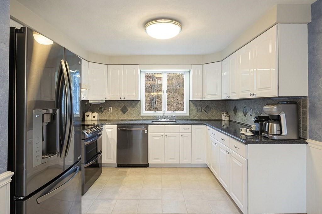 26 Providence Road Westford, MA 01886 - Photo 9 of 42 Gallery Image 9