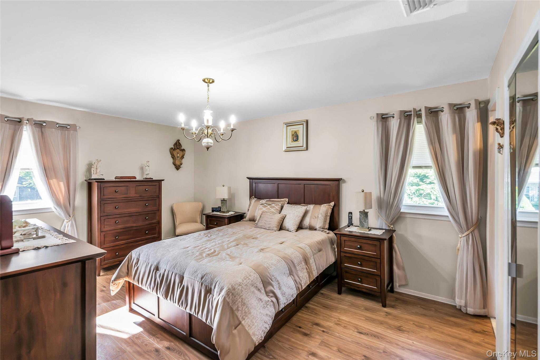105 Convent Road Syosset, NY 11791 - Photo 10 of 28
