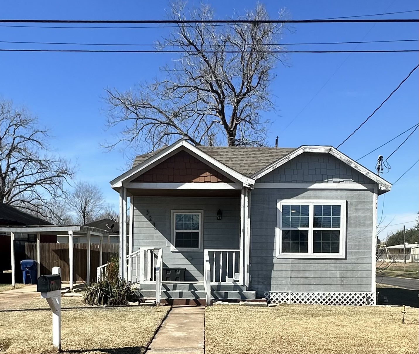 323 North Outlar Street Wharton, TX 77488 - Photo 1 of 25 front view of a house