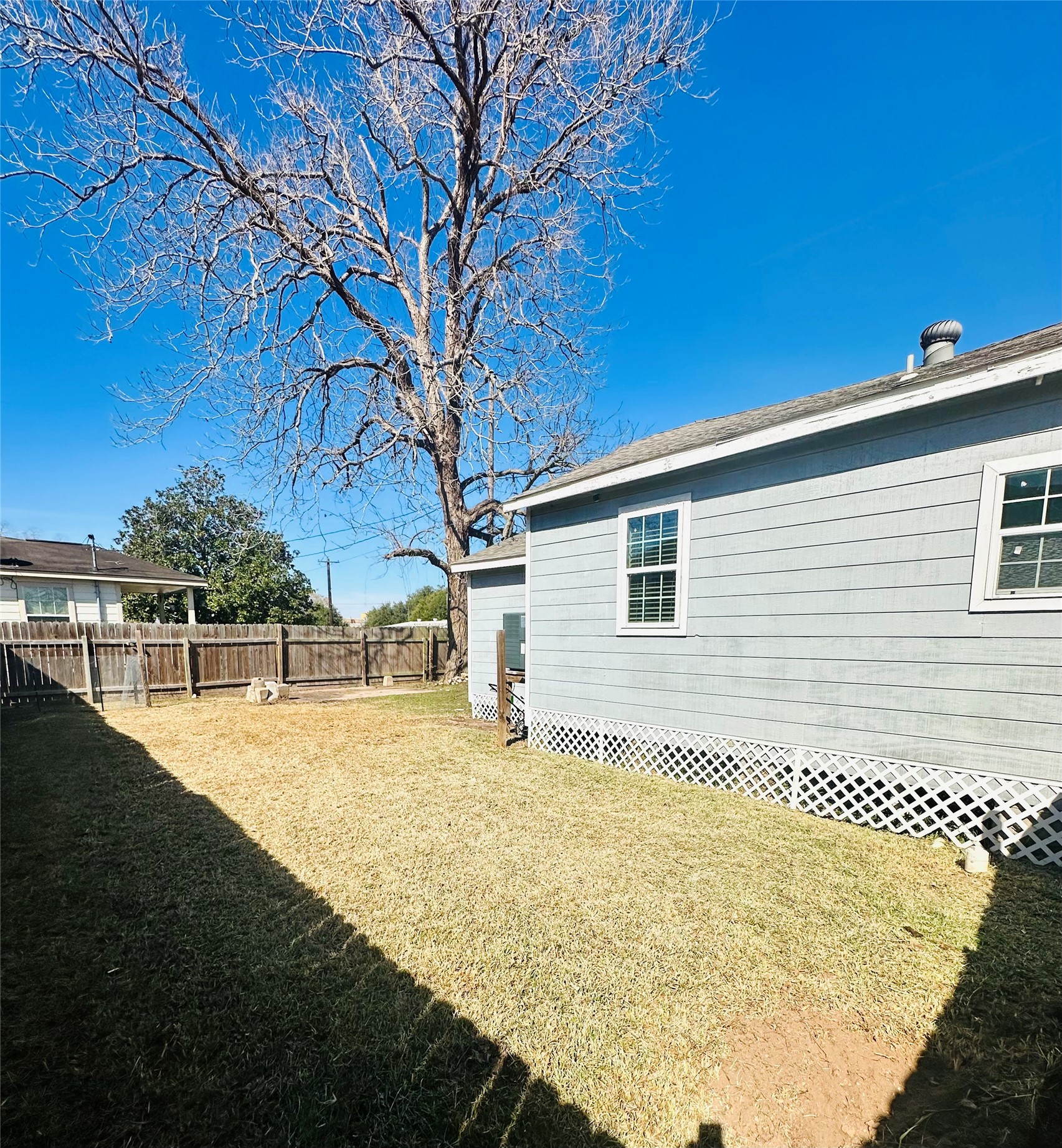 323 North Outlar Street Wharton, TX 77488 - Photo 22 of 25 a view of back yard of the house