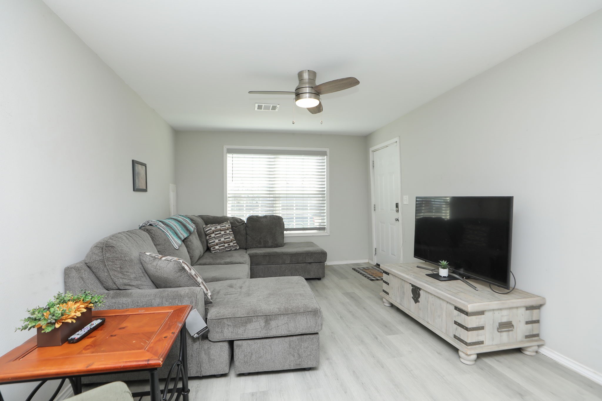 323 North Outlar Street Wharton, TX 77488 - Photo 7 of 39