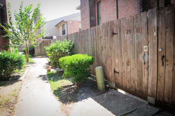 a view of a backyard with pathway