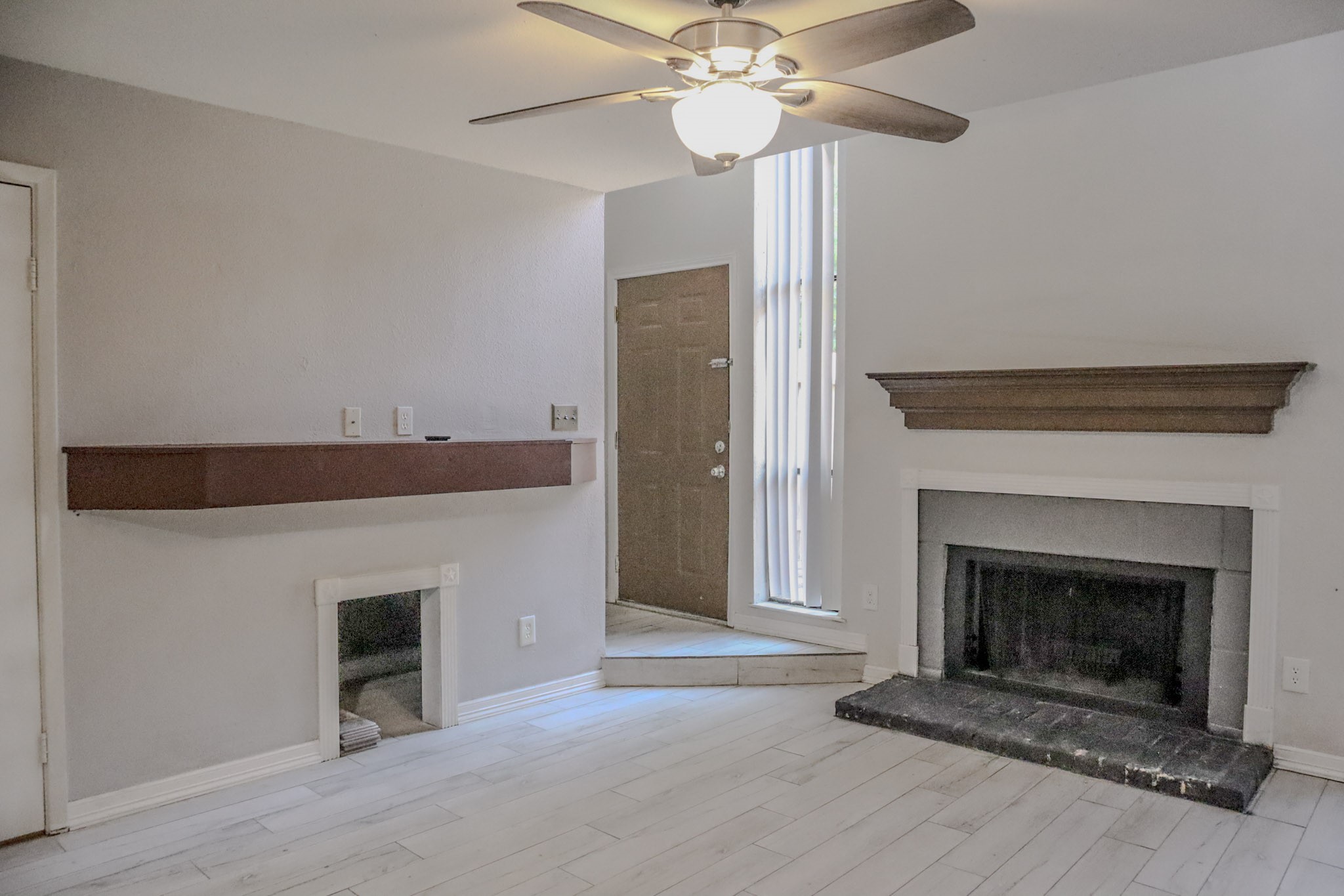 10912 Gulf Freeway, Unit 25 Houston, TX 77075 - Photo 3 of 23 a living room with a fireplace and chandelier fan