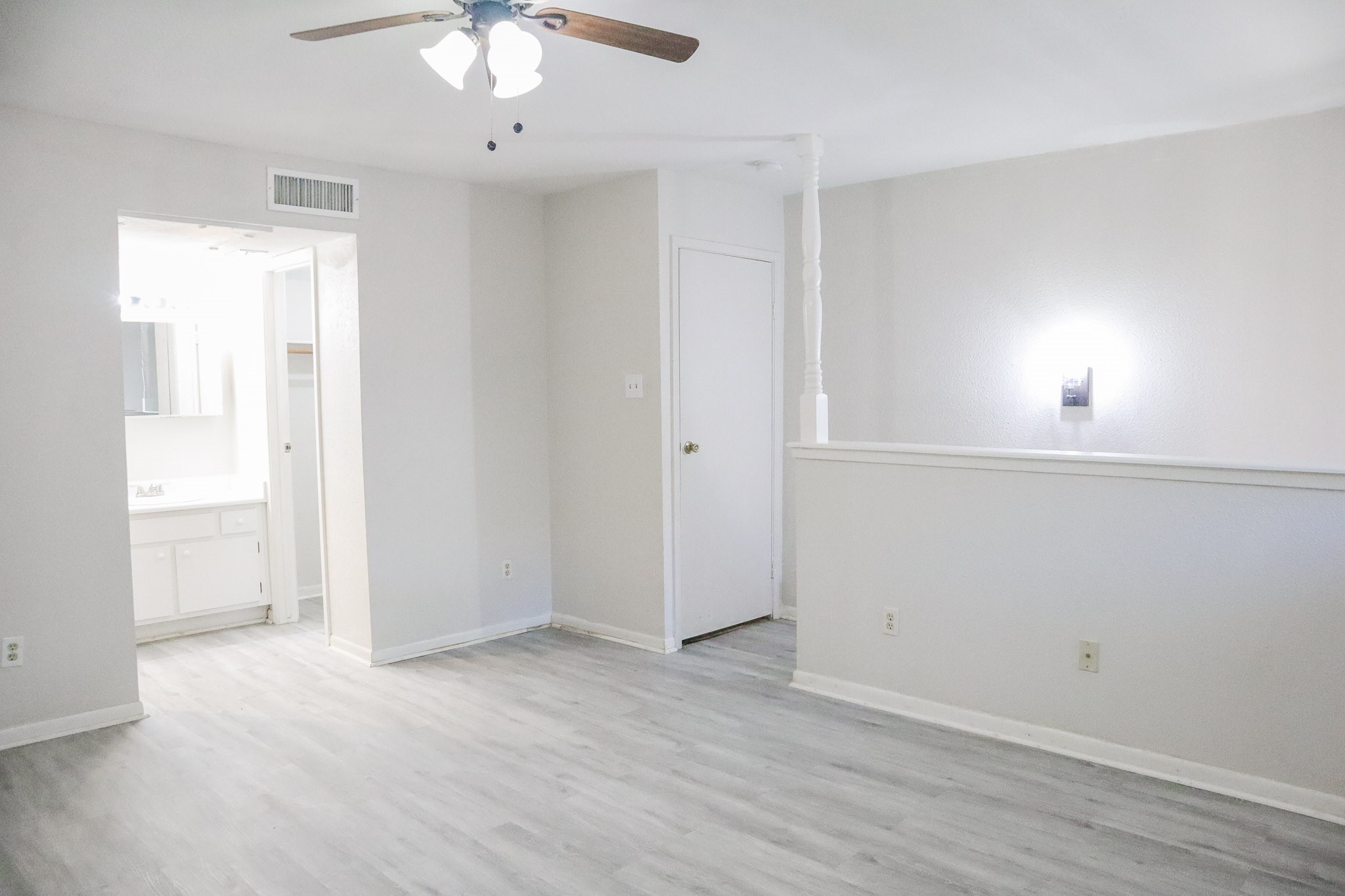 10912 Gulf Freeway, Unit 25 Houston, TX 77075 - Photo 7 of 23 an empty room with chandelier fan