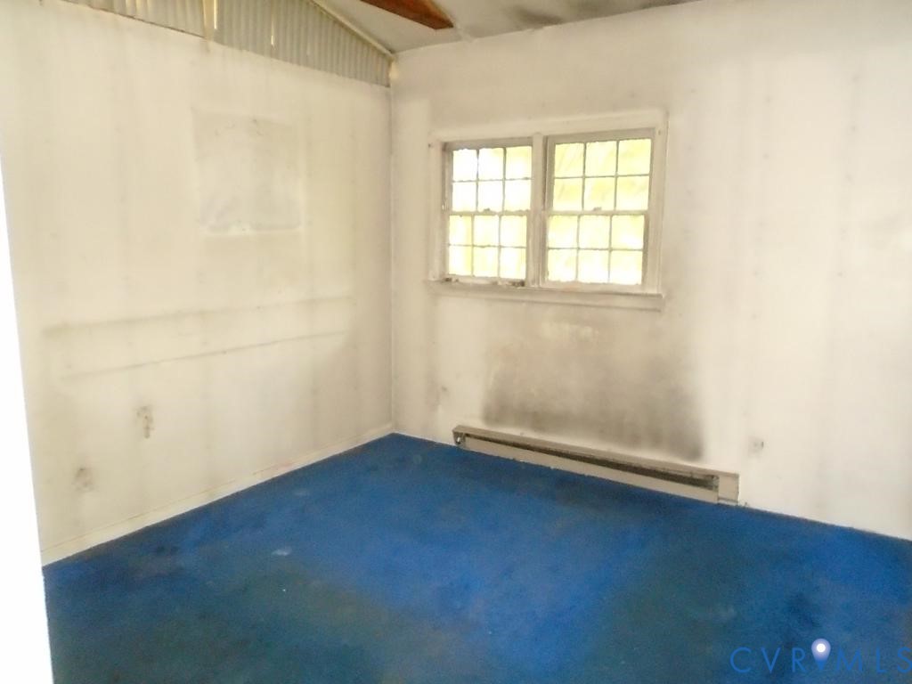 16203 West Patrick Henry Road Montpelier, VA 23192 - Photo 15 of 23 Room featuring a two-pane window with grid inserts