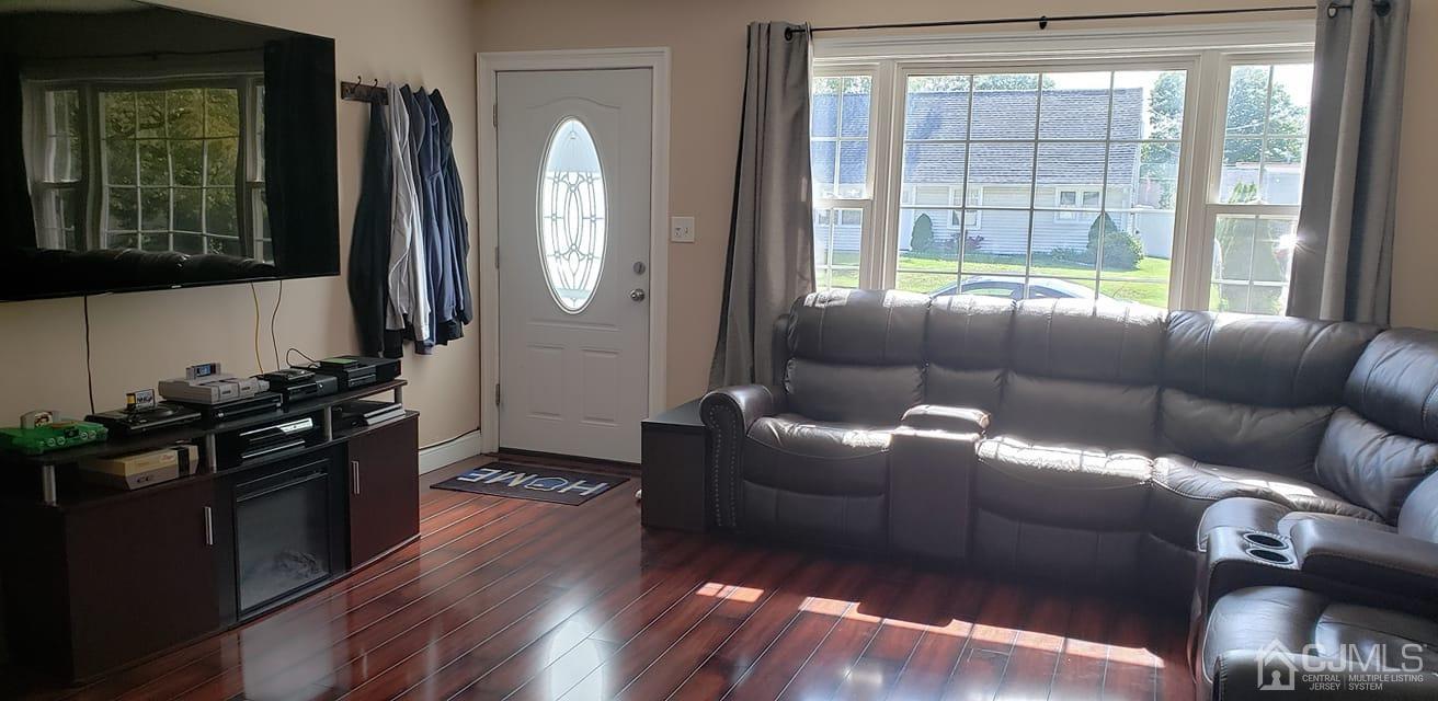 9 Richmond Road Edison, NJ 08817 - Photo 4 of 15 a living room with furniture window and wooden floor