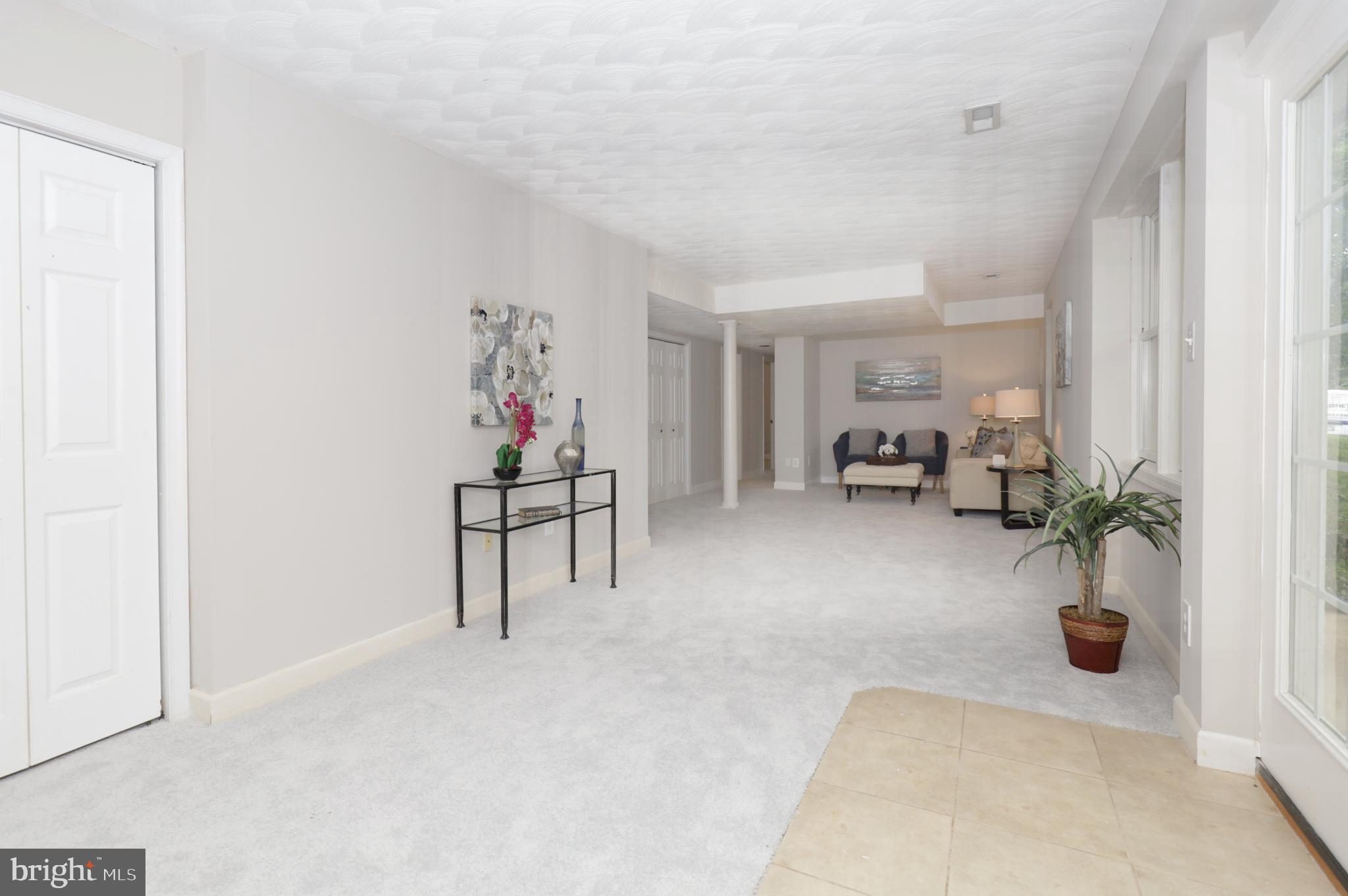 4124 Hunt Road Fairfax, VA 22032 - Photo 46 of 66 LL Living Area