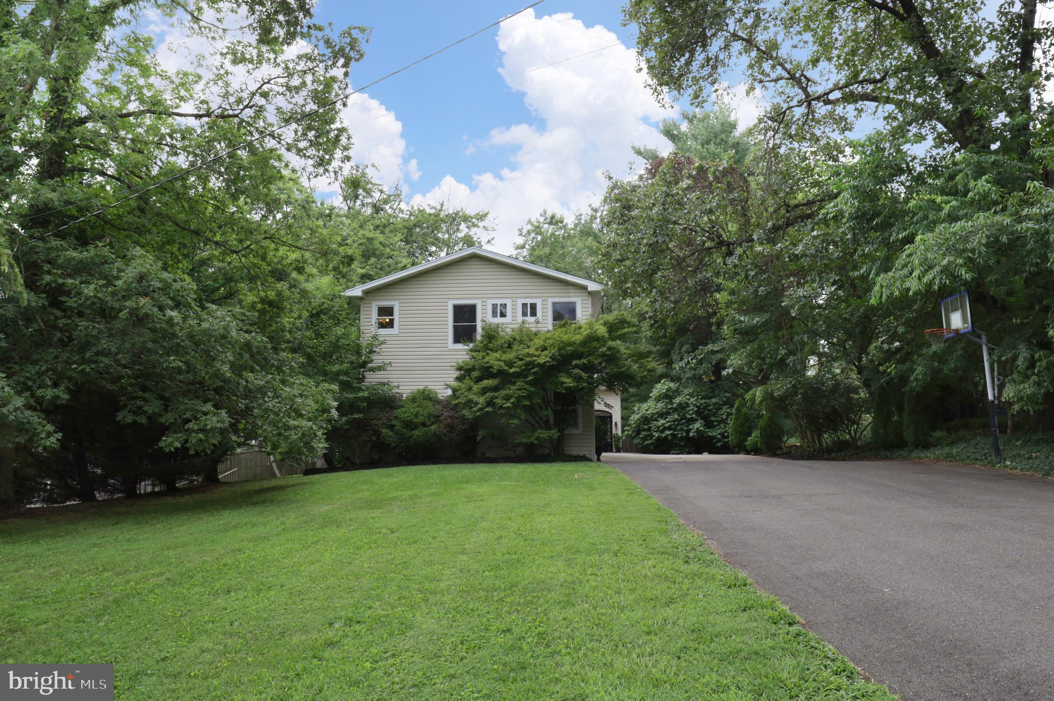 4124 Hunt Road Fairfax, VA 22032 - Photo 65 of 66 Side Exterior and Long Driveway