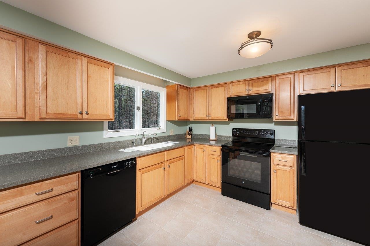 240 Beech Ridge Road York, ME 03909 - Photo 9 of 39 Gallery Image 9