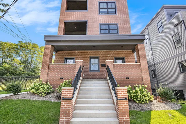 $487,400 | 826 Fairview Avenue Northeast, Unit 4, Grand Rapids, MI 49503