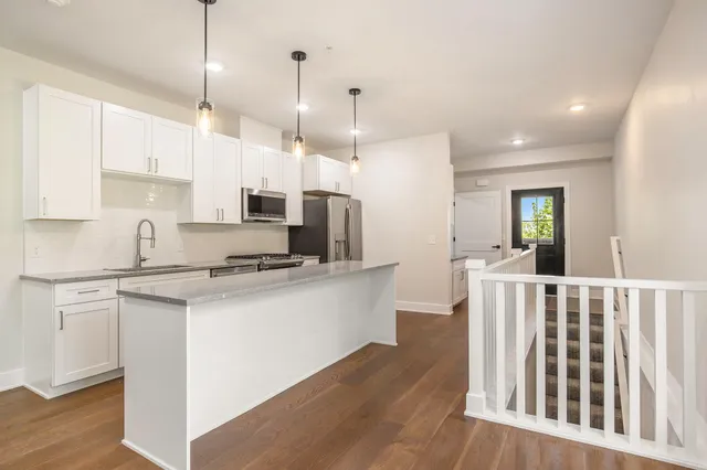 $487,400 | 826 Fairview Avenue Northeast, Unit 4, Grand Rapids, MI 49503