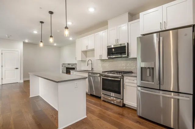 $487,400 | 826 Fairview Avenue Northeast, Unit 4, Grand Rapids, MI 49503