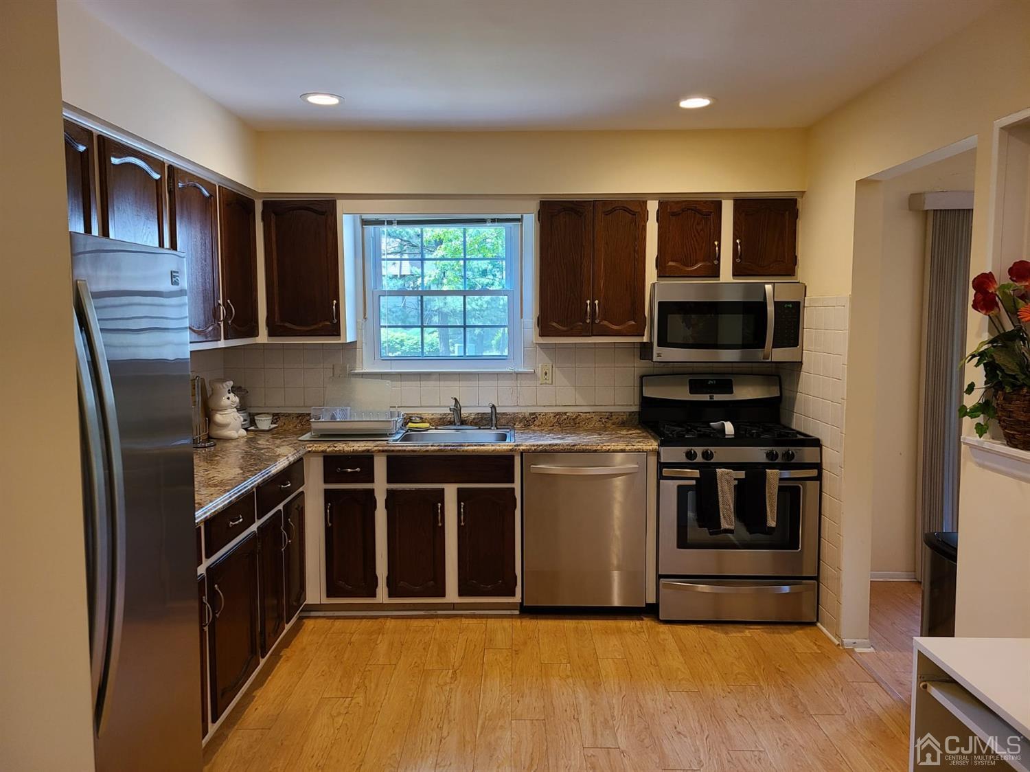 6503 Hana Road Edison, NJ 08817 - Photo 9 of 18 Gallery Image 9