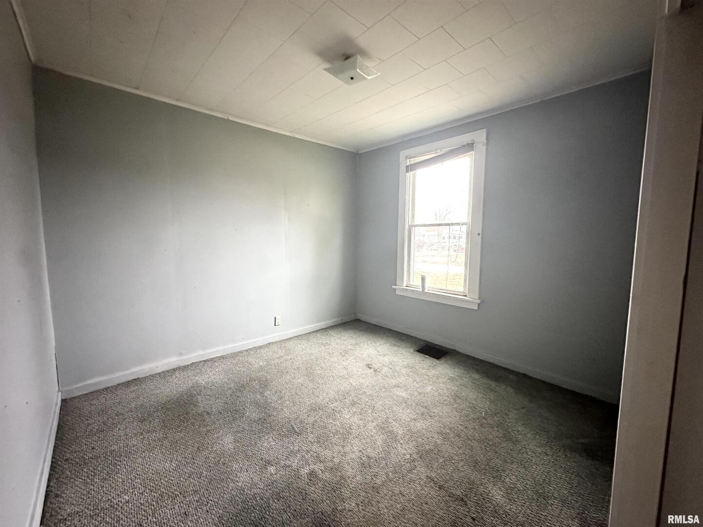 103 East 11th Street Belle Rive, IL 62810 - Photo 18 of 25 an empty room with a window