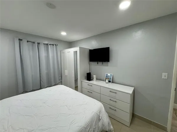 $2,500 | 4242 Southwest 49th Court, Unit 4242, Dania Beach, FL 33314