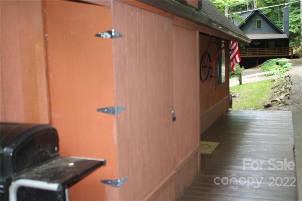 33 Fernbrook Road Maggie Valley, NC 28751 - Photo 19 of 36 a view of walk in closet