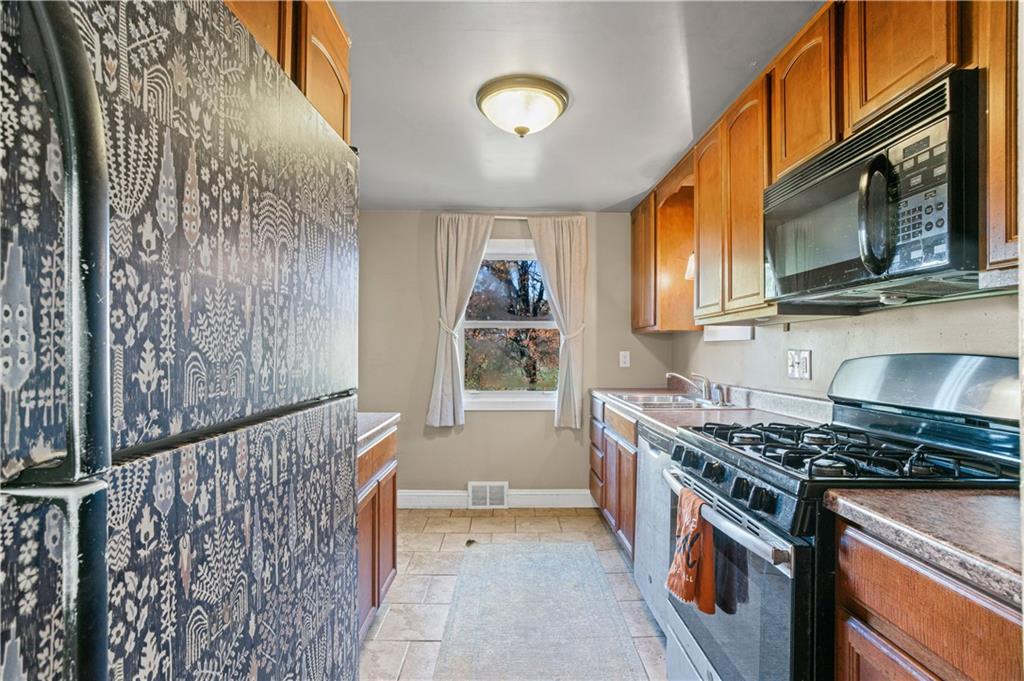 1615 Universal Road Pittsburgh, PA 15235 - Photo 16 of 45 Spacious kitchen with plenty of cabinet space