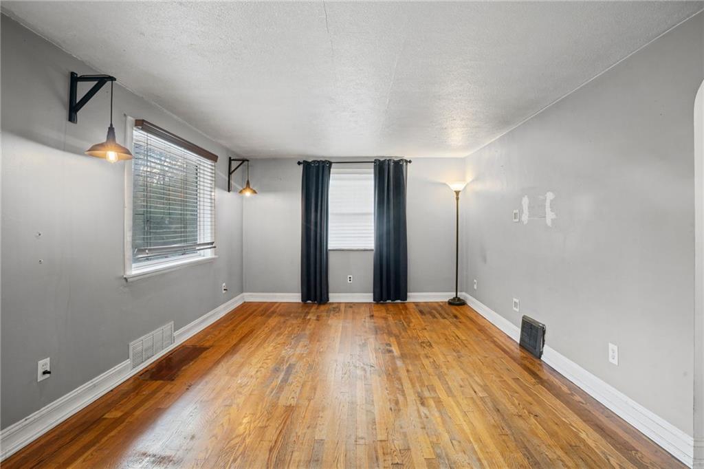 1615 Universal Road Pittsburgh, PA 15235 - Photo 6 of 45 Light & bright living room