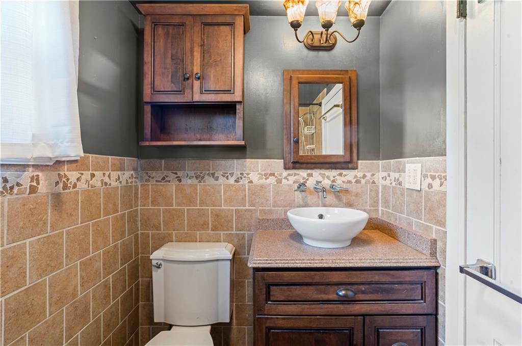 1615 Universal Road Pittsburgh, PA 15235 - Photo 10 of 45 Main floor bathroom