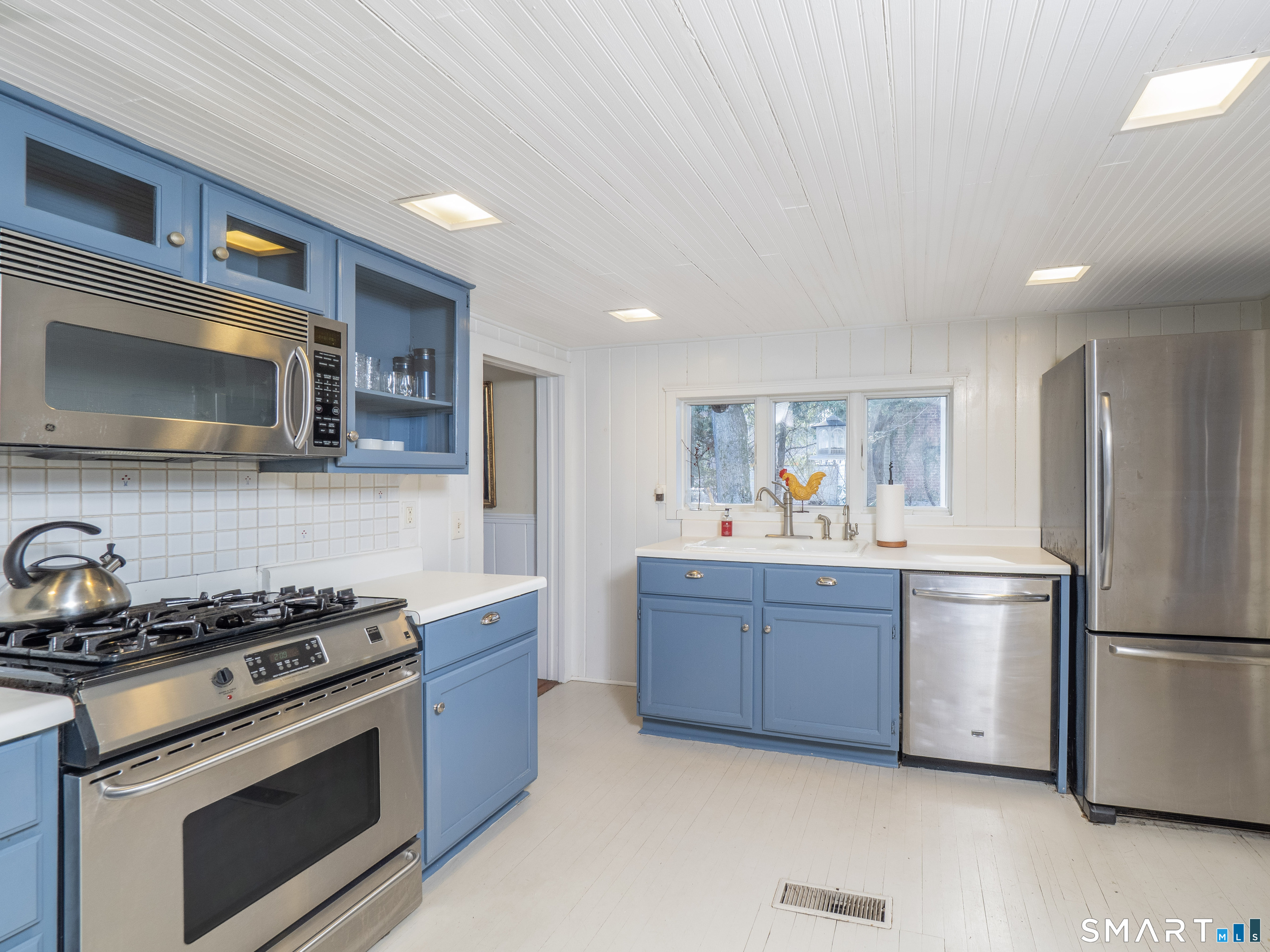 95 Peaceable Street Redding, CT 06896 - Photo 13 of 35
