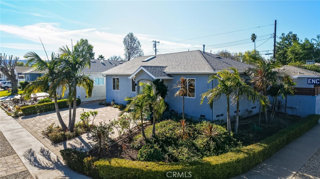 6017 Encino Encino, CA 91316 - Photo 47 of 51 a front view of a house with garden