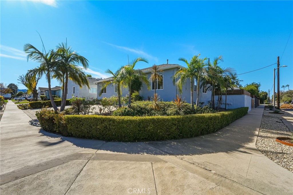 6017 Encino Encino, CA 91316 - Photo 48 of 51 a view of a backyard