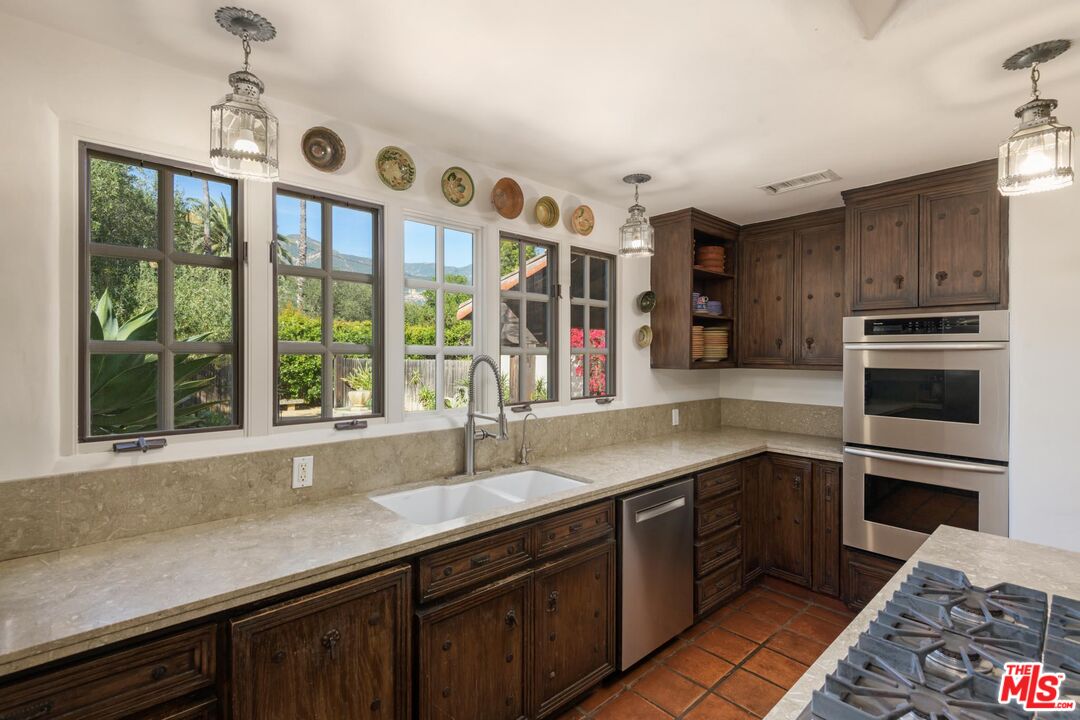 549 Hot Springs Road Santa Barbara, CA 93108 - Photo 8 of 28 Gallery Image 8