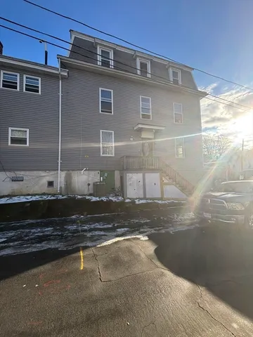 $2,100 | 101 Cedar Street, Unit 2, Haverhill, MA 01830