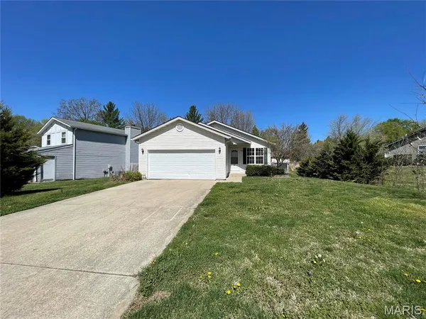 $216,900 | 133 Rio Verde Drive, Belleville, IL 62221
