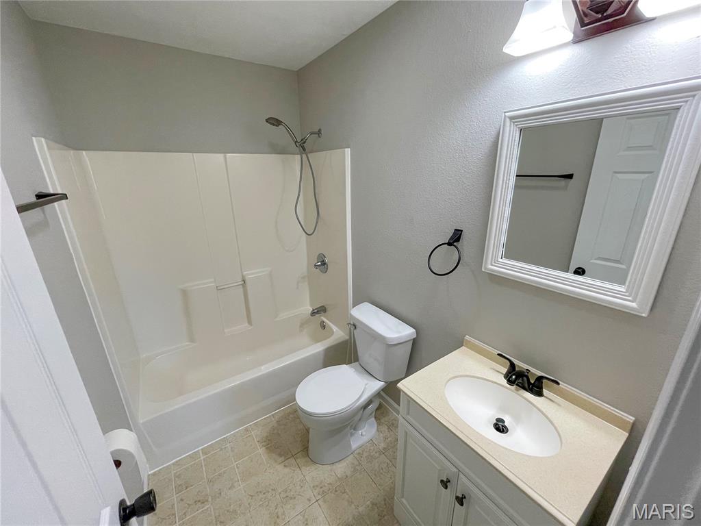 133 Rio Verde Drive Belleville, IL 62221 - Photo 16 of 26 Gallery Image 16